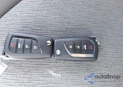 2021 Toyota Camry Le z USA, uszkodzony, nr VIN 4T1C11AKXMU613771